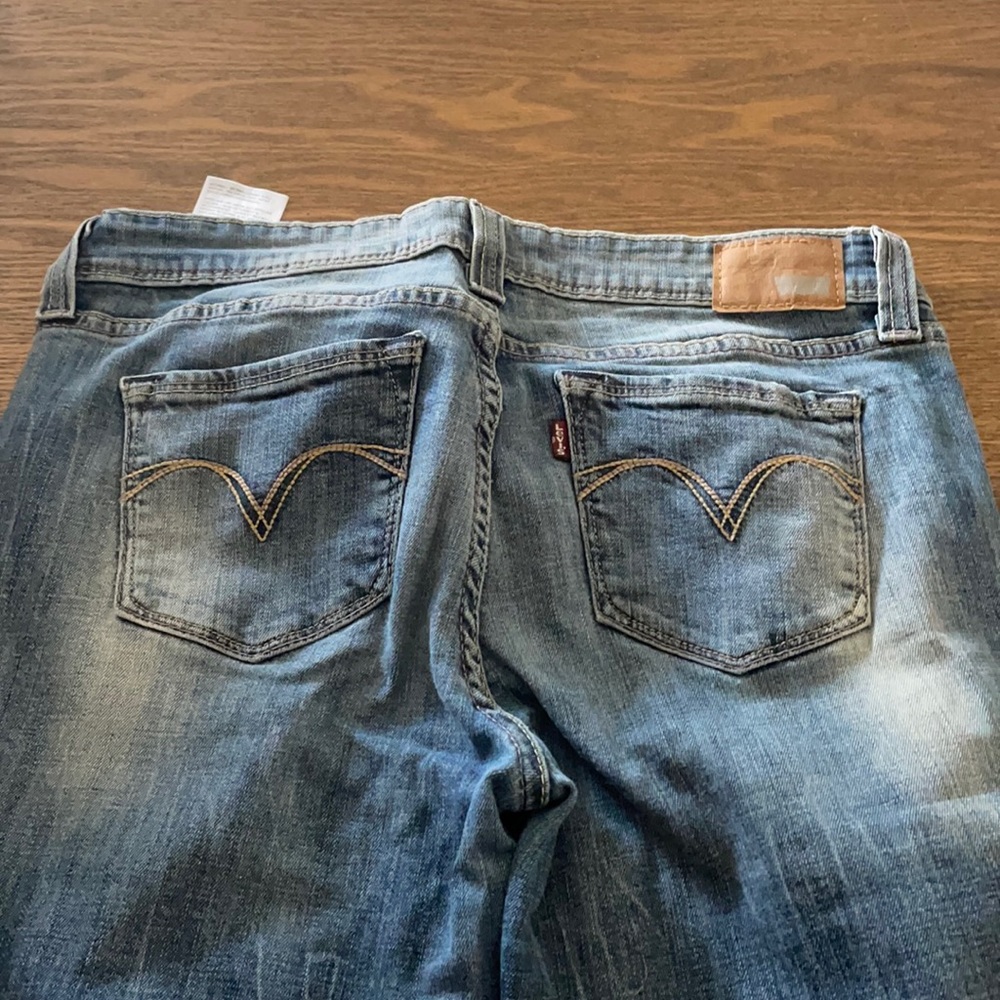Levi’s Demi curve jeans